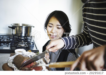 Meals at home party 20295817