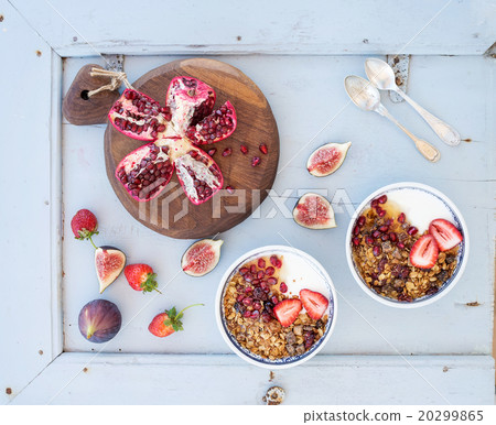 Healthy breakfast set. Bowls of oat granola with 20299865