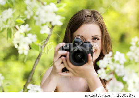 Girl with camera 20300873