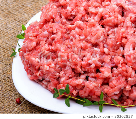 ground meat with pepper, thyme and garlic ground meat with pepper, thyme and garlic 20302837