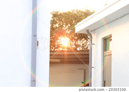 太陽下的彩虹光圈2 太陽下的彩虹光圈2 20303100