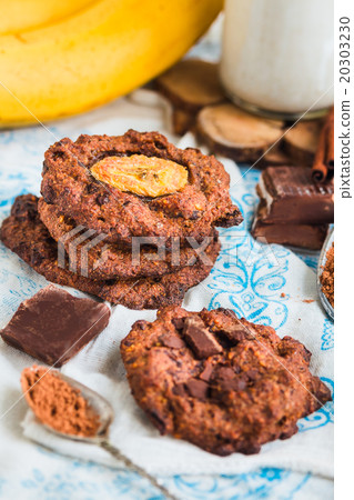 oatmeal cookies with chocolate and banana, almond oatmeal cookies with chocolate and banana, almond 20303230