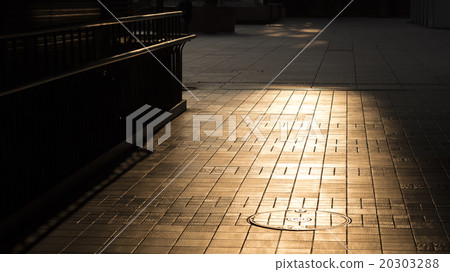 在黃昏的沙井 在黃昏的沙井 20303288