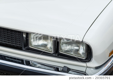 白色汽車車燈車燈 白色汽車車燈車燈 20303701