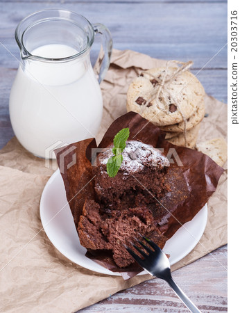 blackberry cupcake and milk 20303716