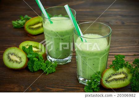 Kiwi smoothie 20306982