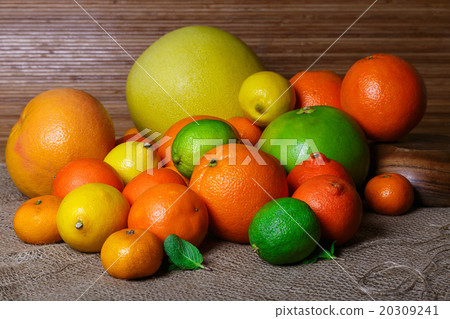Mound citrus on sacking macro 20309241