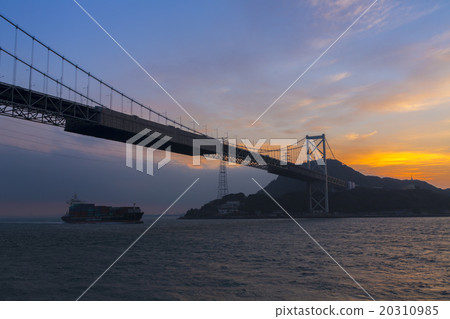 Kanmon bridge and cargo ship early in the morning Kanmon bridge and cargo ship early in the morning 20310985