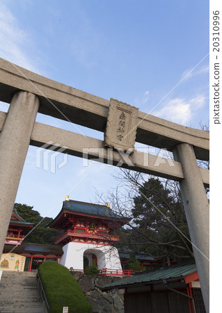 The torii of Akama Shrine and the gates of Kuuten The torii of Akama Shrine and the gates of Kuuten 20310996