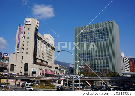 計劃重建的神戶“三宮站”（左側建築物） 20318095