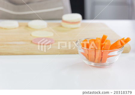 Fresh sliced carrot bread Fresh sliced carrot bread 20318379