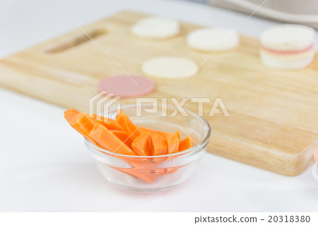 Fresh sliced carrot bread Fresh sliced carrot bread 20318380