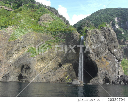 看看北海道知床半島遊船的瀑布 20320704