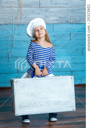 girl in vest holding a suitcase 20323601