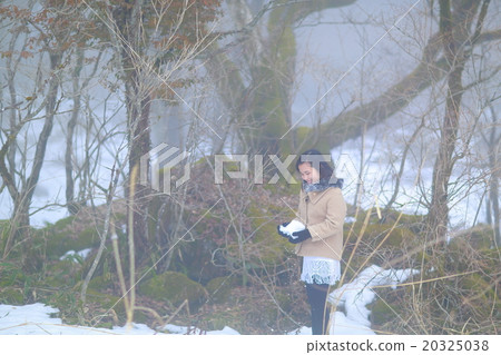 在雪地裡 20325038