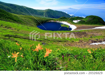 Chokaiyama · Toriumi Lake and Tsukiyama distant view 20326829