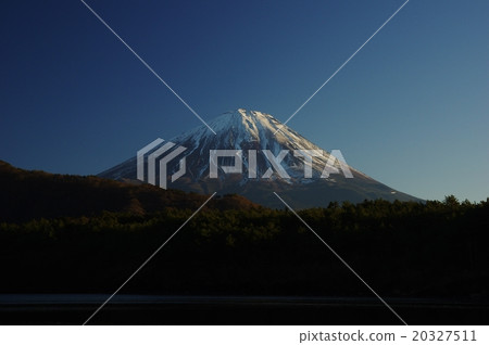 在黃昏時從西湖的富士視圖 20327511