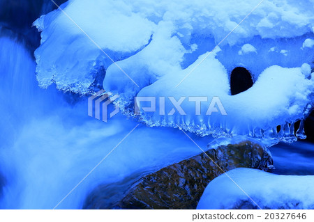 Icicle of river flow 20327646