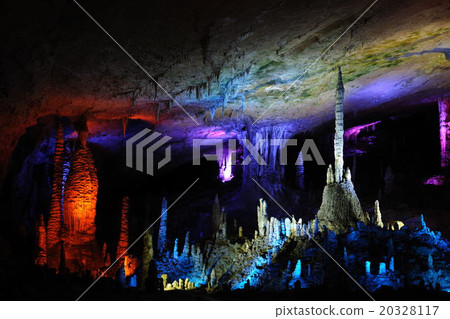 China Yellow Dragon Cave 20328117