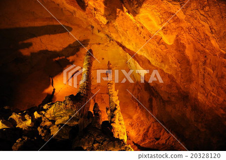 China Yellow Dragon Cave 20328120