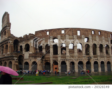 Exterior view of the Rome Colosseum, Italy 20328149