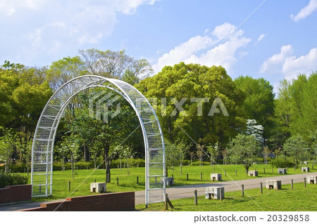 一個公園的風景有曲拱的 一個公園的風景有曲拱的 20329858