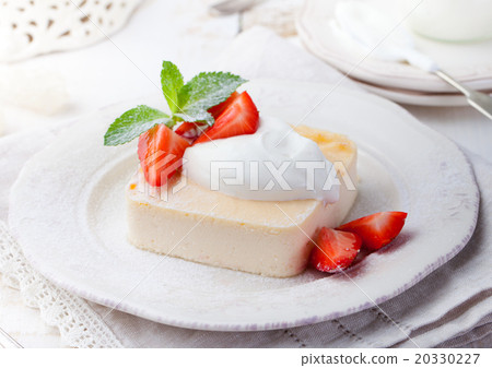 Pudding, cheesecake, custard dessert, sour cream 20330227