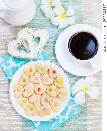 Romantic breakfast: coffee, heart shaped cookies 20330417