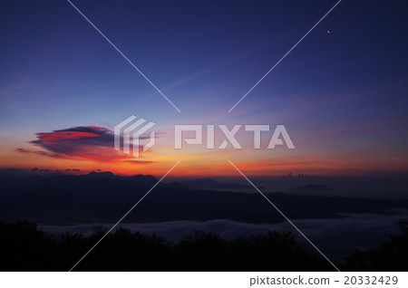 The morning glow that you desire from the Alps 20332429