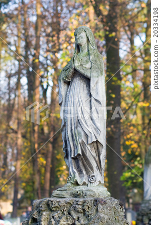 Angel figure at cemetery 20334198
