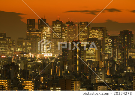 晚上風景在東京，Nishishinjuku新宿夜，東京，日本 20334278