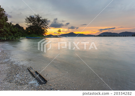 Beautiful sunset at beach 20334282