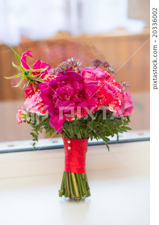 Bridal bouquet of various flowers Bridal bouquet of various flowers 20336002