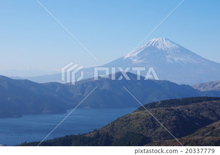 從大觀山眺望蘆之湖和富士山（神奈川縣足柄下區湯河原町） 20337779