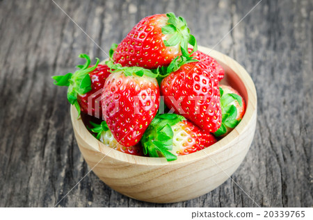 Red Strawberries in brown wooden bowl Red Strawberries in brown wooden bowl 20339765