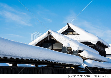 有雪的日本房子 20343712