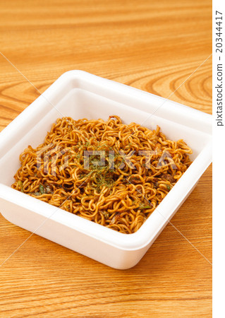Cup fried noodles 20344417