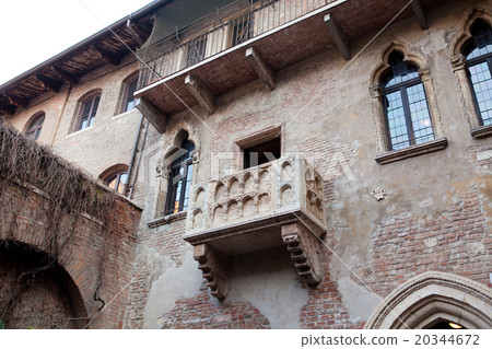 The stage of Romeo and Juliet The stage of Romeo and Juliet 20344672