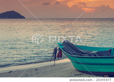 Boat on the beach Boat on the beach 20345977