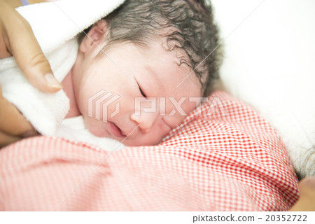 生於新生兒 20352722