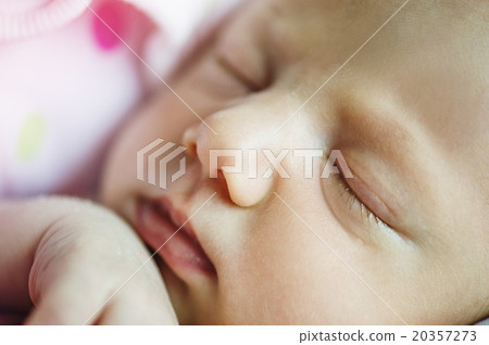Sleeping baby 20357273