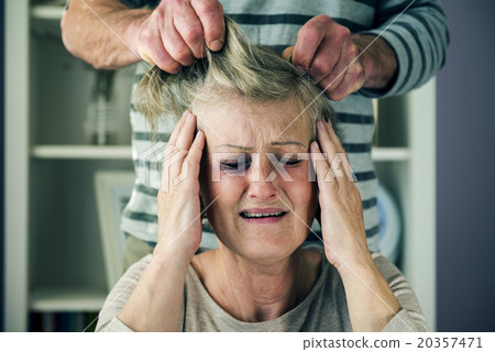 Domestic violence Domestic violence 20357471