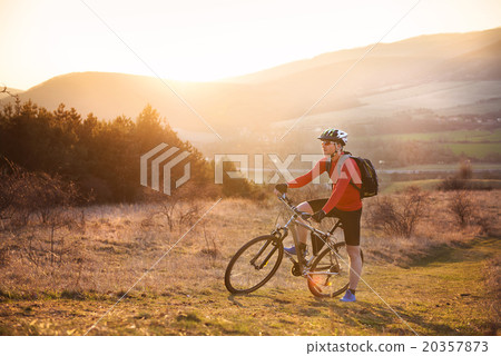 Mountain biker 20357873
