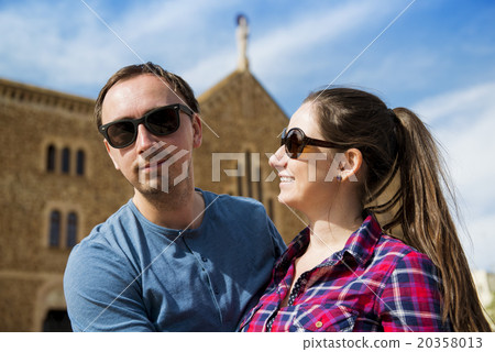 Tourist couple in the city Tourist couple in the city 20358013