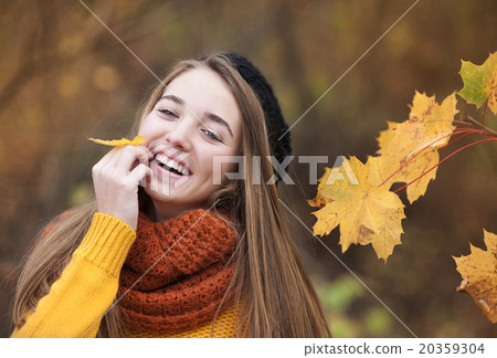 Autumn girl 20359304