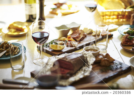 Meals with friends 20360386