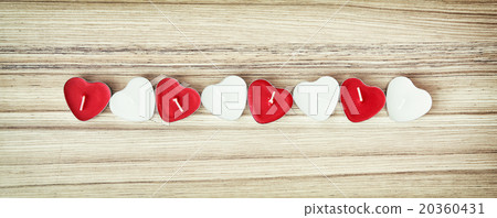 Picture of red and white heart candles Picture of red and white heart candles 20360431