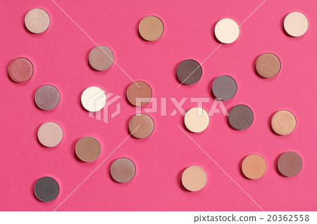 pattern of bronze eyeshadow on pink background 20362558