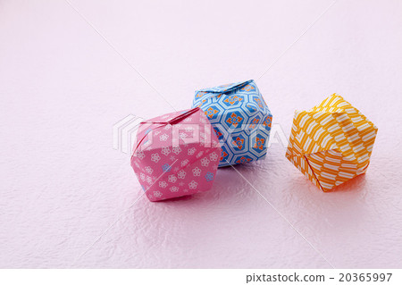 Origami paper balloon 3 pieces white back lateral position rolling space Origami paper balloon 3 pieces white back lateral position rolling space 20365997