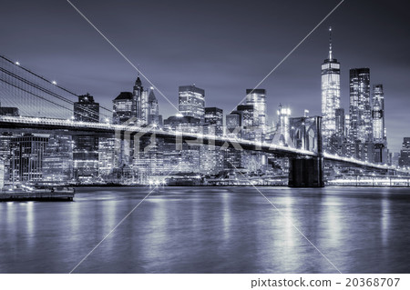 View of Manhattan  and  Brooklin Bridge, New York  20368707